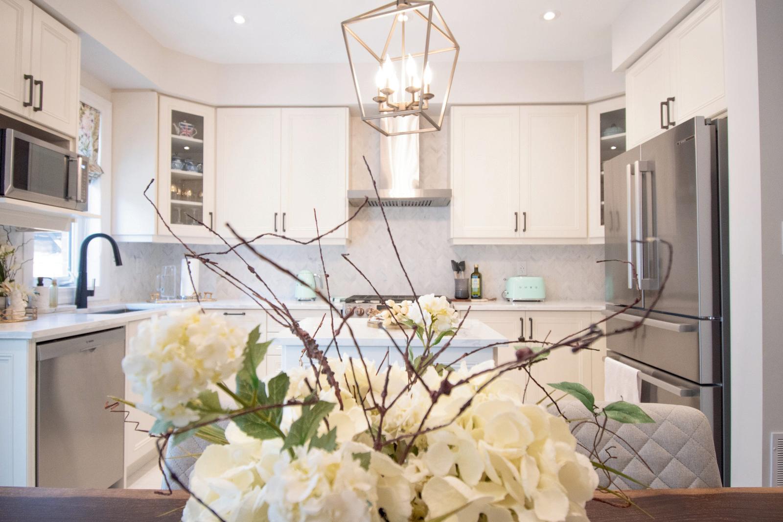 3961 Koenig Rd kitchen